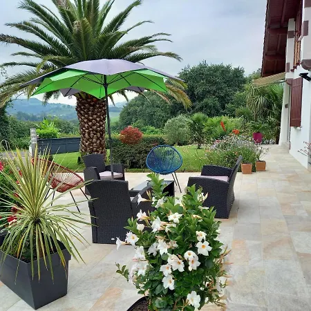 Couette-café Goxoki Avec Piscine Jean Pied De Port
