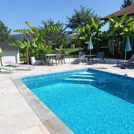 Goxoki Avec Piscine Jean Pied De Port Couette-café *