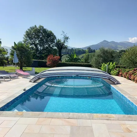Couette-café Goxoki Avec Piscine Jean Pied De Port